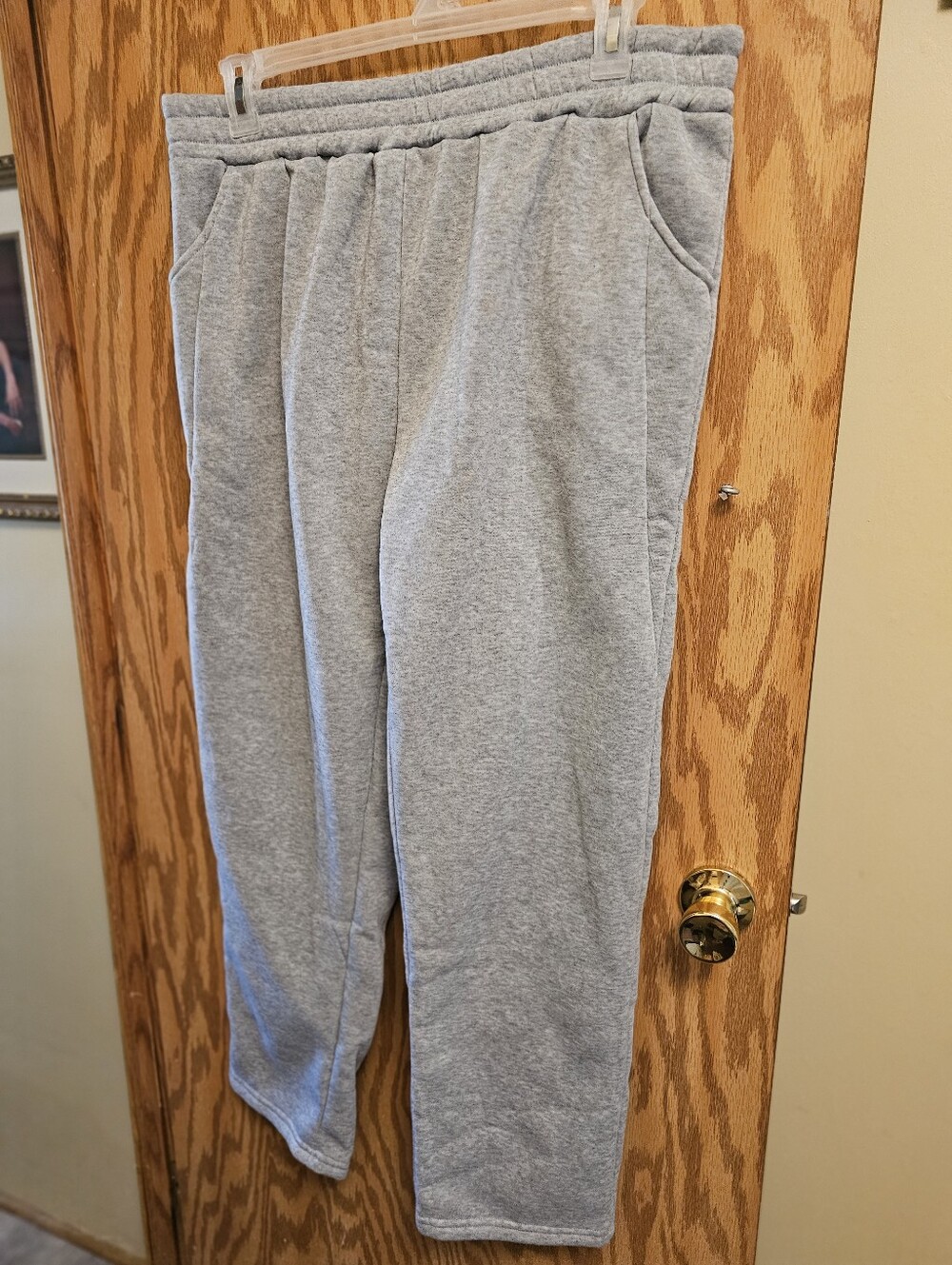NWOT SWEATPANTS WOMANS